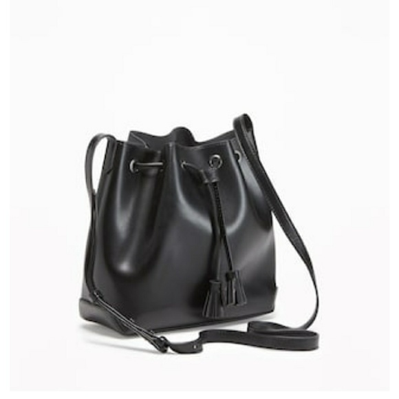 Old Navy Handbags - Black drawstring bucket bag.